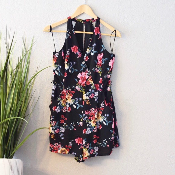 Express Pants - Express black floral romper